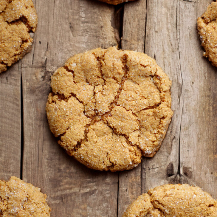 Molasses Crackle Cookies